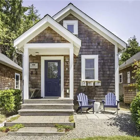 Seabrook 2 Bedroom Cottage With Hot Tub, Pets Ok